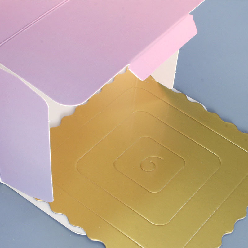 Structure and component detail for pastel handle cake boxes with folding tops